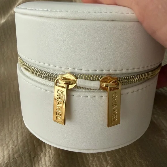 Chanel White Round Jewelry Box with Gold Zipper - Picture 4 of 4